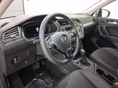 Used 2020 Volkswagen Tiguan SEL image 21
