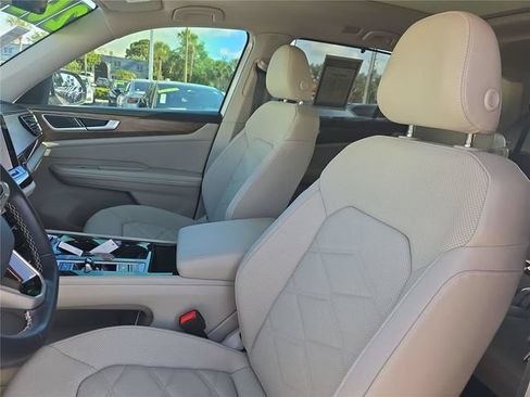 Used 2024 Volkswagen Atlas SE w/ Panoramic Sunroof Package FWD image 19
