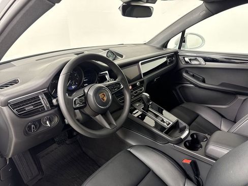 New 2026 Porsche Macan image 4