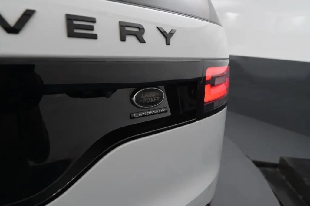 Used 2020 Land Rover Discovery Landmark AWD/4WD image 16