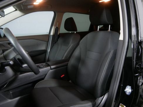 Used 2023 Nissan Rogue S AWD/4WD image 10
