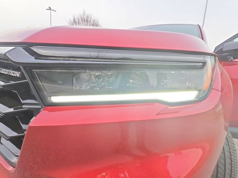 Used 2025 Honda Pilot Black Edition image 28