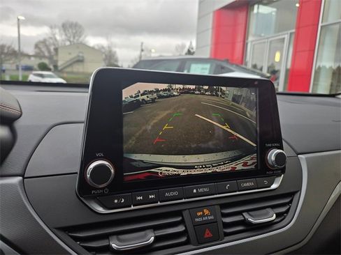 Used 2025 Nissan Altima 2.5 SR image 17