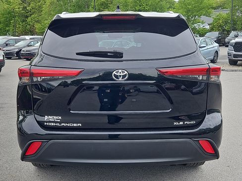 Used 2022 Toyota Highlander XLE AWD/4WD image 25