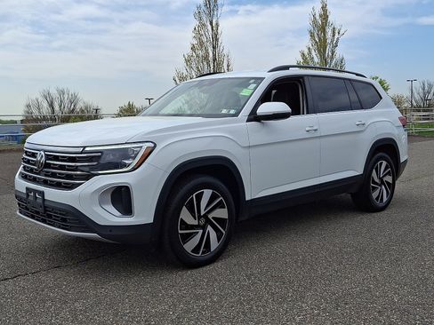 Used 2025 Volkswagen Atlas SE FWD image 3