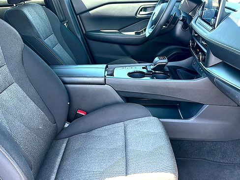 Used 2024 Nissan Rogue SV FWD image 23