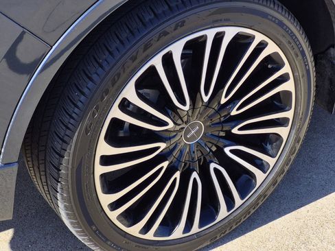 Used 2023 Lincoln Aviator Black Label w/ Dynamic Handling Package image 7