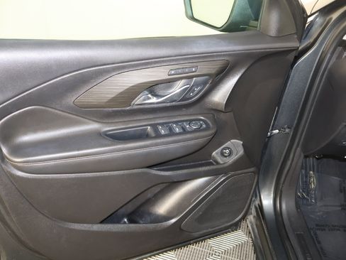 Used 2021 GMC Terrain SLT image 38