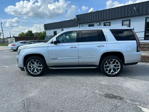Used 2018 Cadillac Escalade Luxury image 10