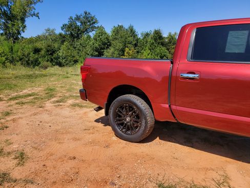 Used 2018 Nissan Titan SL image 13