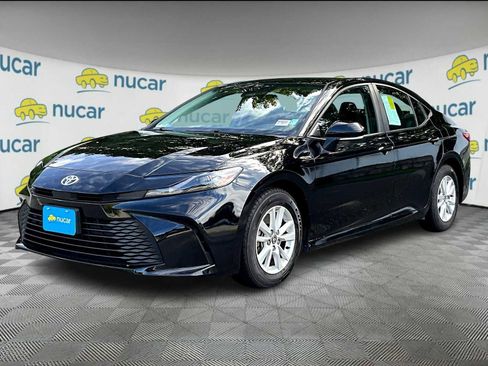 Used 2025 Toyota Camry LE image 3