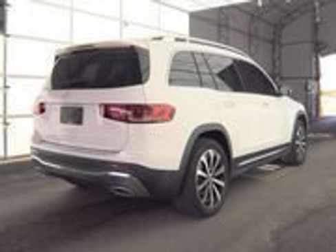 Used 2022 Mercedes-Benz GLB 250 w/ Premium Package Lite image 3