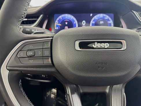 New 2025 Jeep Grand Cherokee Altitude image 30