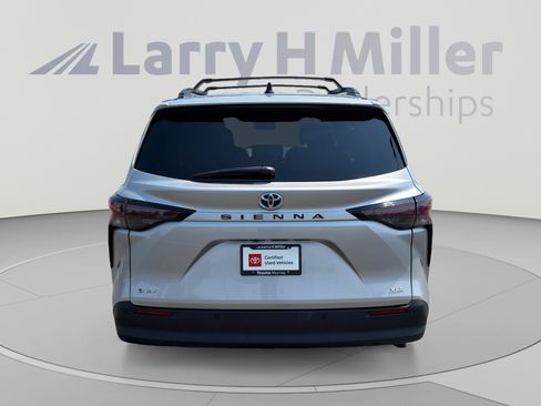 Used 2025 Toyota Sienna XLE FWD image 4