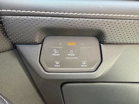Used 2024 Volkswagen Atlas Cross Sport SE AWD/4WD image 26