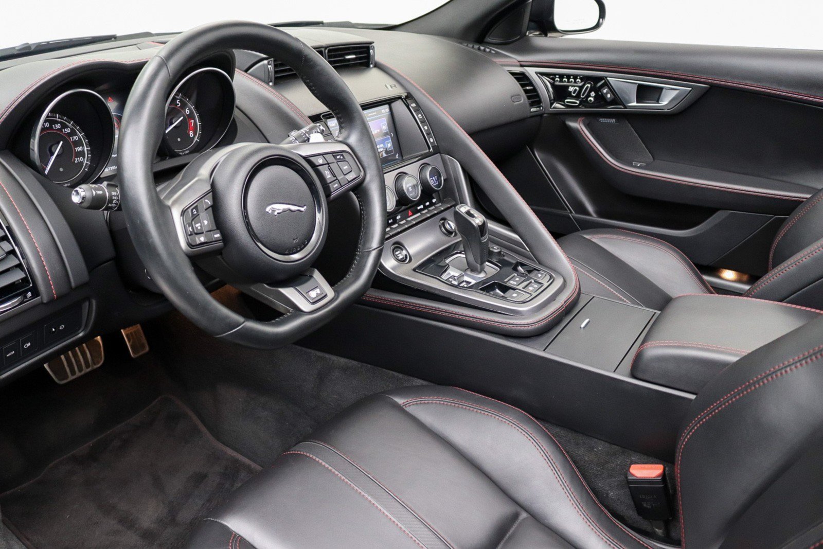 Used 2017 Jaguar F-TYPE R AWD/4WD image 31