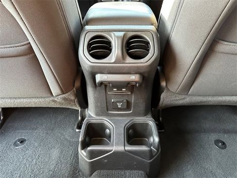 Used 2023 Jeep Gladiator Overland image 12