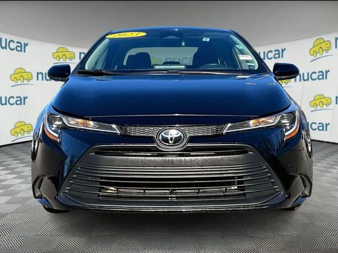 Used 2023 Toyota Corolla LE image 2