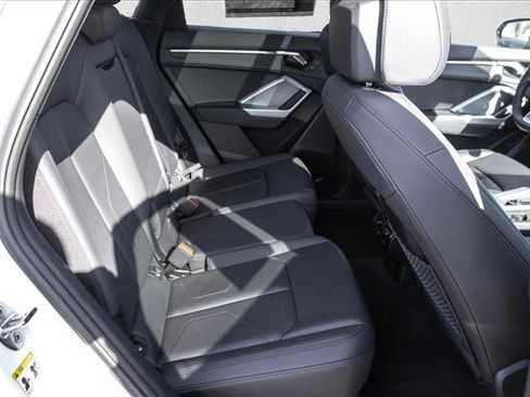 Used 2025 Audi Q3 2.0T Premium image 23