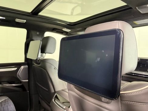 New 2026 Cadillac Escalade V w/ LPO, ONYX Package image 32