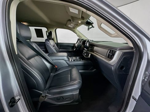 Used 2024 Ford Expedition XLT image 34