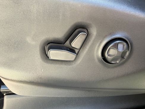 Used 2024 Chrysler Pacifica Touring-L FWD image 16