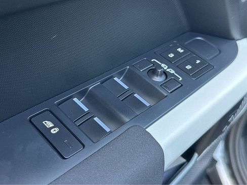 Used 2023 Land Rover Defender 110 SE AWD/4WD image 36