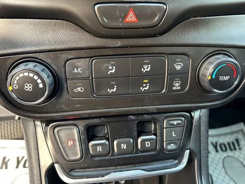 Used 2021 GMC Terrain SLE w/ Elevation Edition image 16