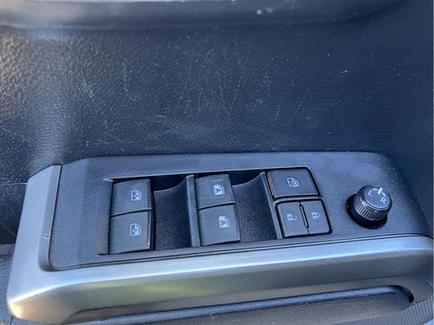 Used 2019 Toyota Tacoma Limited image 9