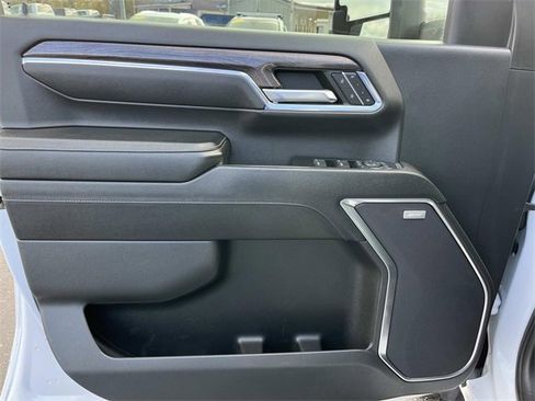 Used 2024 Chevrolet Silverado 2500 LTZ w/ LTZ Premium Package image 28