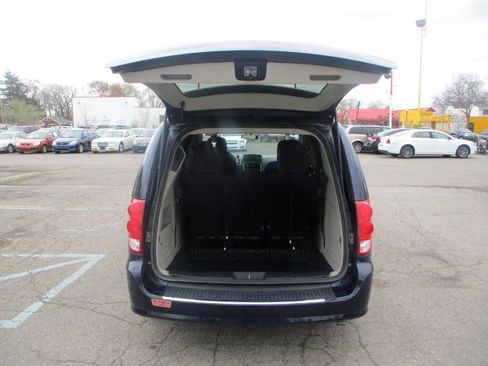Used 2016 Dodge Grand Caravan SXT FWD image 6