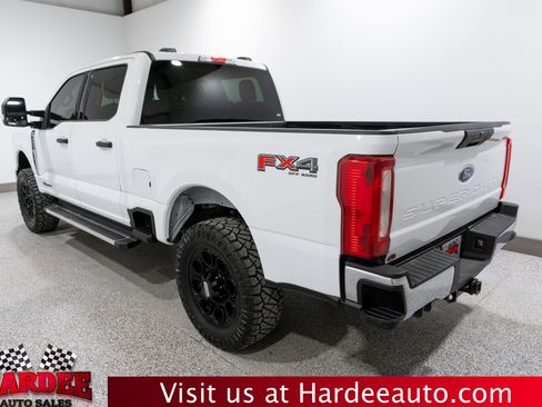 Used 2024 Ford F250 XLT w/ FX4 Off-Road Package image 3