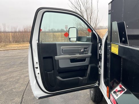 Used 2018 RAM 3500 Tradesman w/ Power & Remote Entry Group image 10