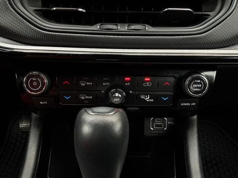 Used 2025 Jeep Compass Trailhawk image 27