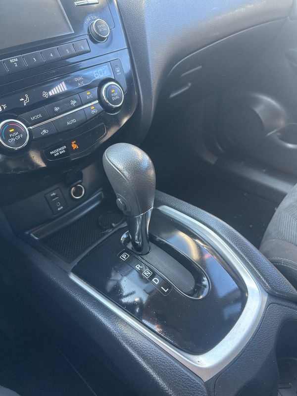 Used 2015 Nissan Rogue SV AWD/4WD image 26