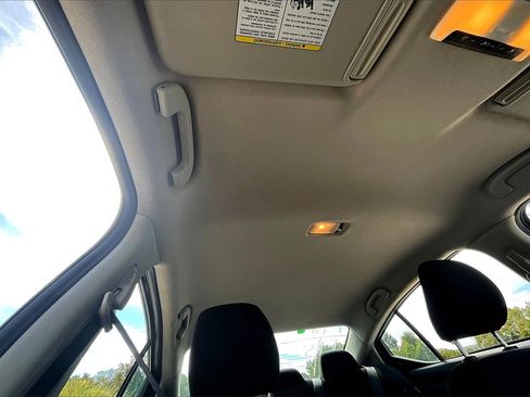 Used 2021 Nissan Versa SR image 21