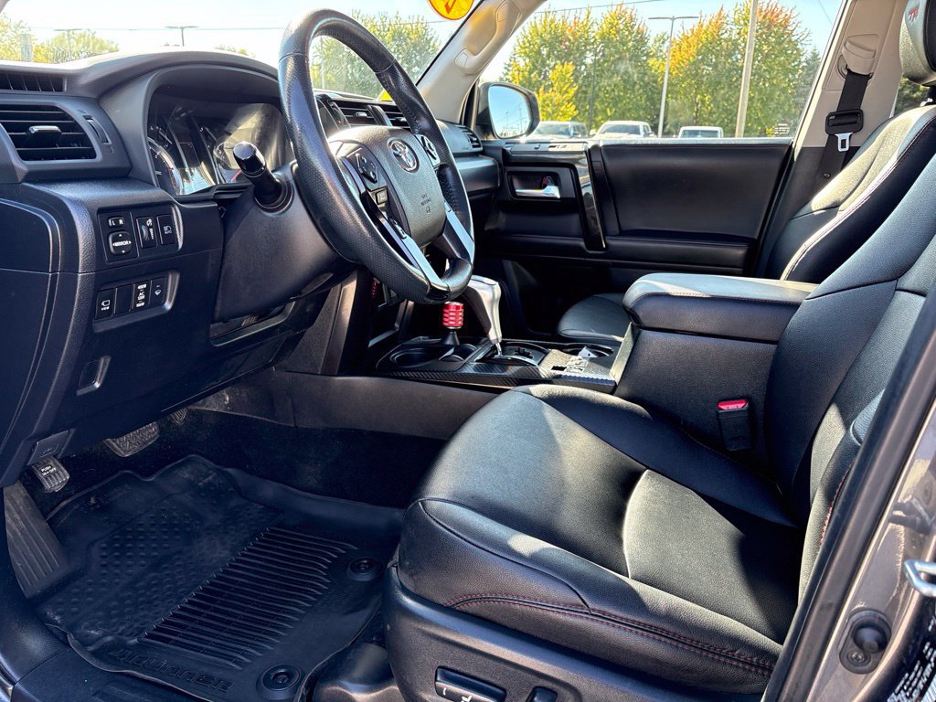 Used 2022 Toyota 4Runner TRD Off-Road Premium AWD/4WD image 9