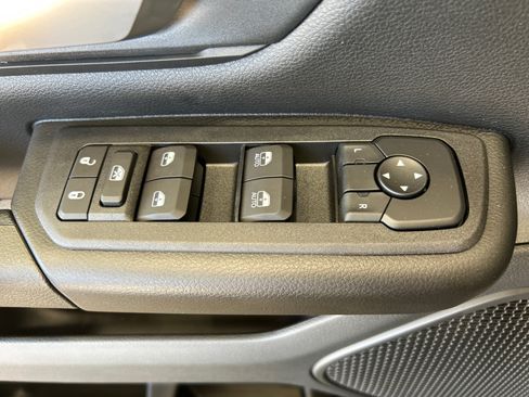 Used 2026 RAM 1500 Express AWD/4WD image 31