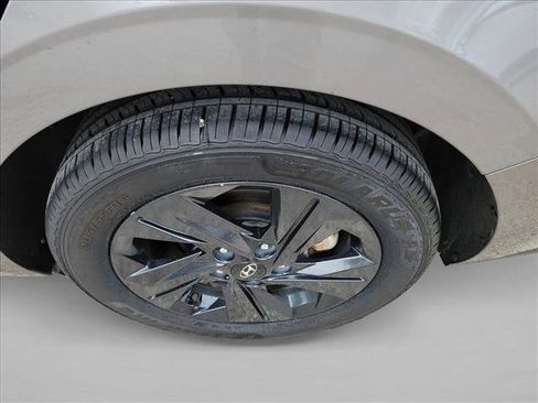Used 2023 Hyundai Elantra SEL FWD image 12
