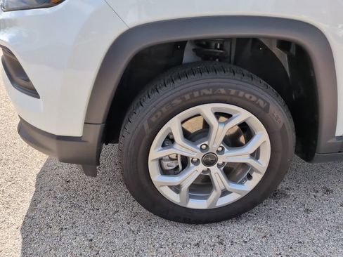 New 2026 Jeep Compass Latitude AWD/4WD image 18