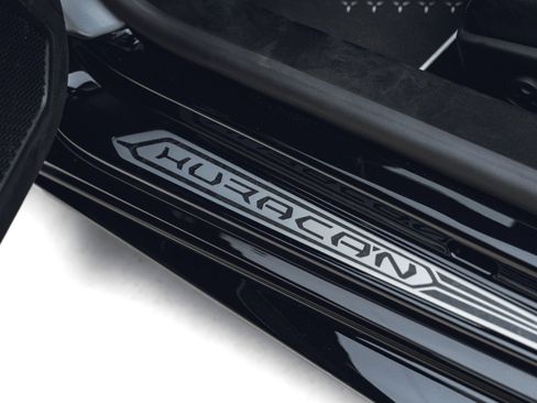 Used 2019 Lamborghini Huracan Performante AWD/4WD image 33
