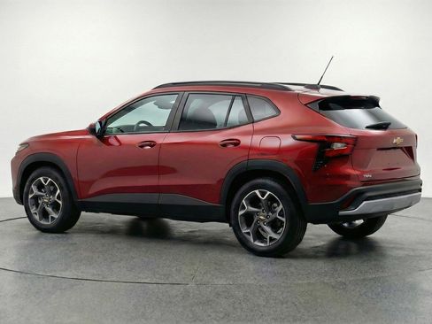 Used 2025 Chevrolet Trax LT image 5