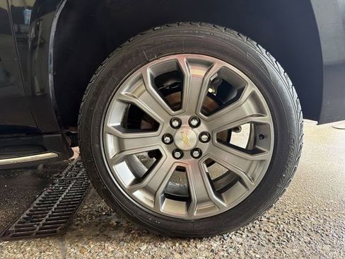 Used 2016 Chevrolet Suburban LTZ AWD/4WD image 10