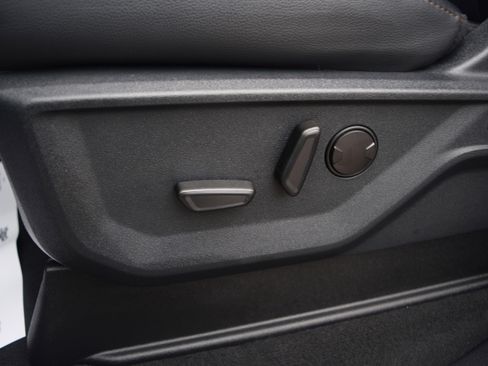 Used 2025 Ford F250 Lariat w/ Black Appearance Package image 18