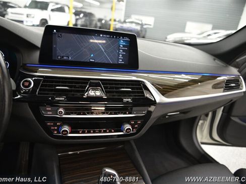 Used 2020 BMW 530e image 29