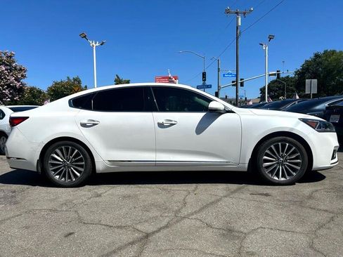 Used 2017 Kia Cadenza Premium w/ Luxury Package image 3