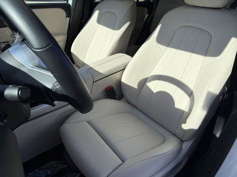 Certified 2025 Mercedes-Benz GLB 250 250 4MATIC image 31