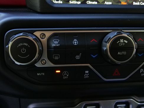 Used 2018 Jeep Wrangler Unlimited Rubicon AWD/4WD image 13