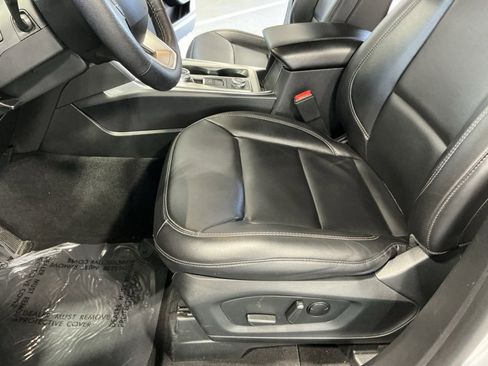 Used 2023 Ford Explorer XLT w/ Equipment Group 202A image 25