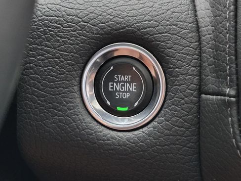 Used 2023 GMC Yukon Denali RWD image 30